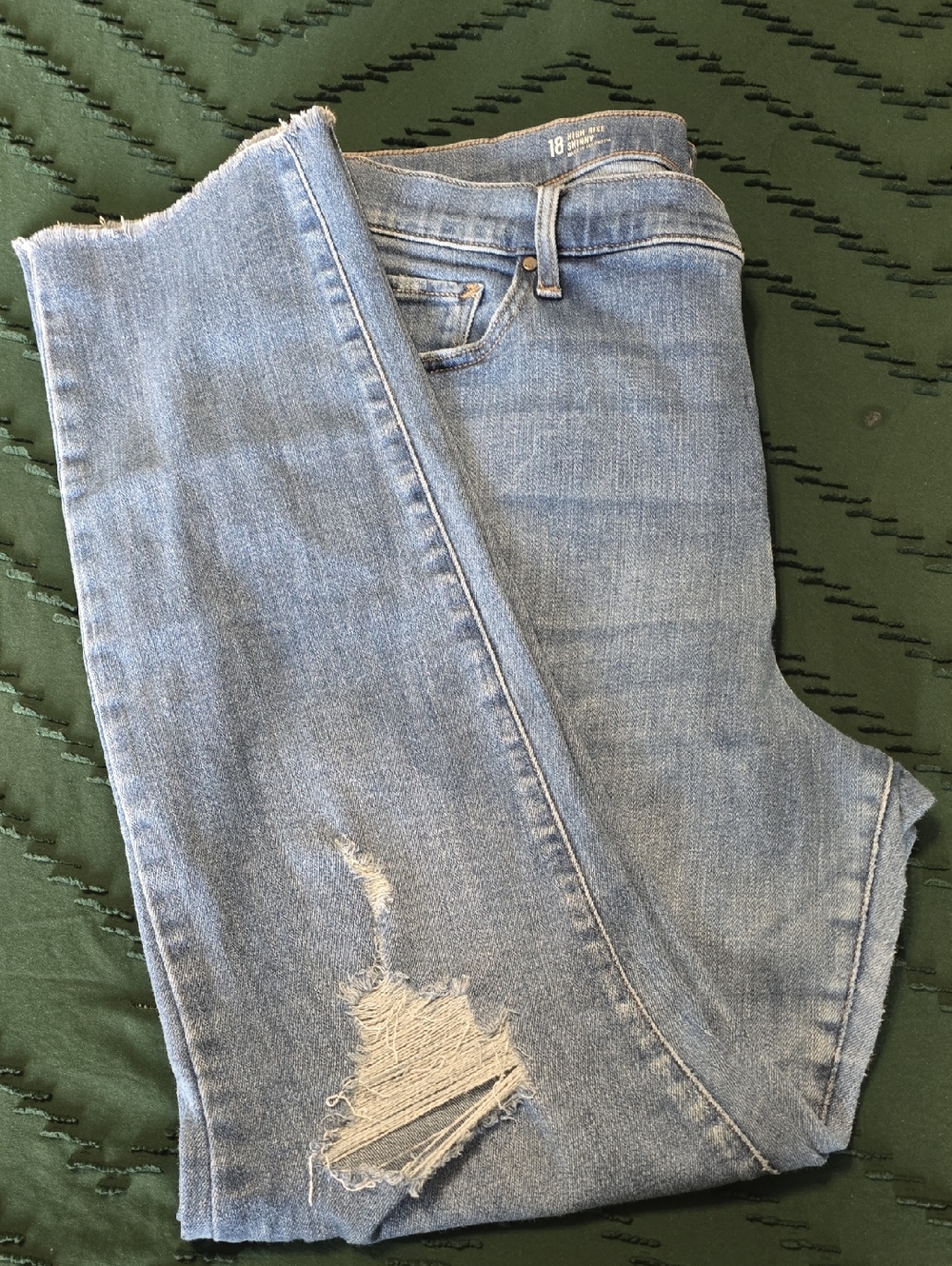 a.n.a Light Blue High-Rise Button-Fly Jeans - Picture 7 of 10